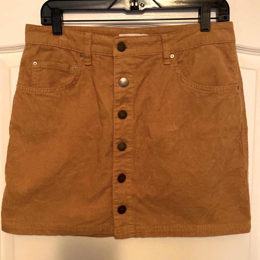 Billabong corduroy skirt, mustard color, soft to the touch